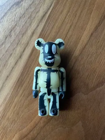 베어브릭 형광 100%