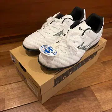 [ 새상품 미사용 ] 미즈노 축구 트레이닝 슈즈 23.5cm