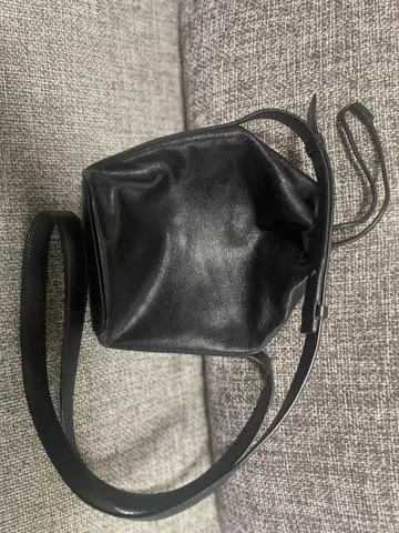 질 샌더 JIL SANDER 드로우 스트링 숄더백 블랙