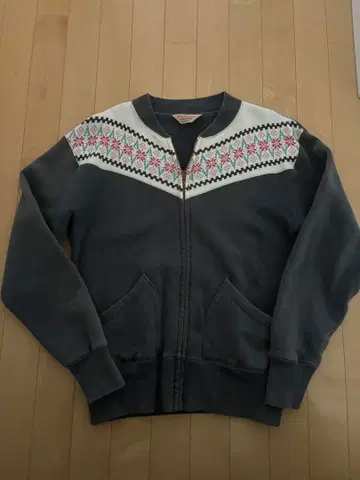 쿠시맨 눈꽃 패턴 맨투맨