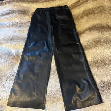 ZARA 유니섹스 블랙 가죽풍 와이드 팬츠