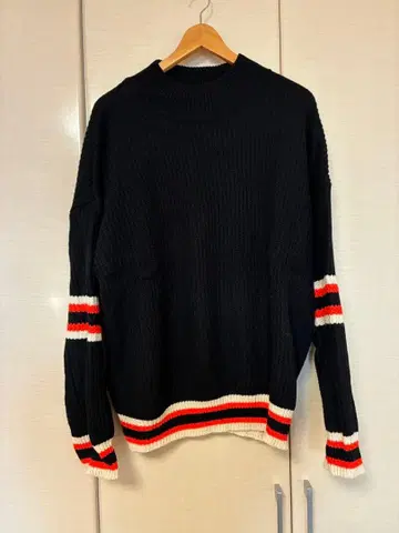 슈 비프 하프 넥 니트