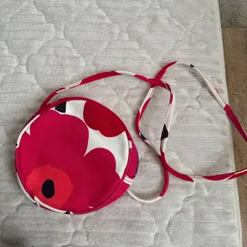 마리메꼬 원형 숄더백 빨흰