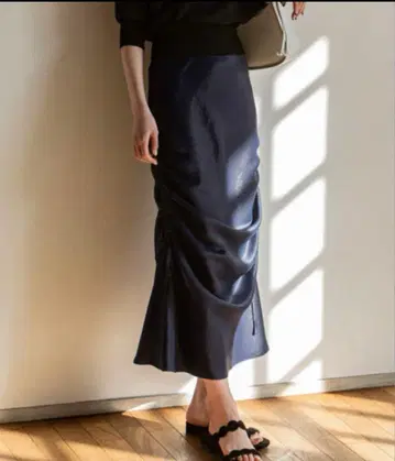 Noble 드로스트 개더 새틴 머메이드 스커트 택 포함 새상품