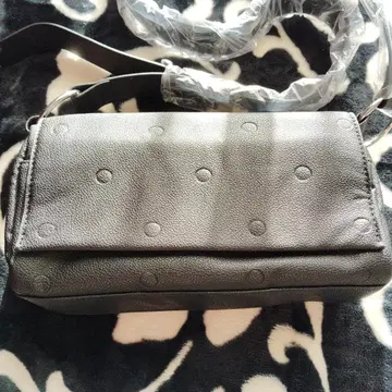 블랙 도트 무늬 페이크 가죽 숄더백