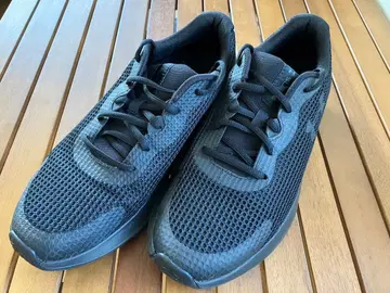 언더아머 러닝화 블랙 UA 서지 3 28cm