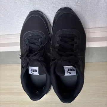 PUMA 블랙 스니커즈