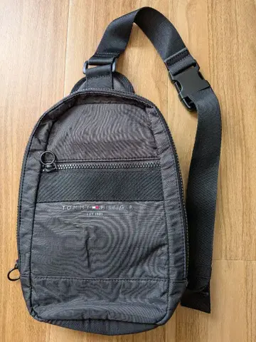 TOMMY HILFIGER 블랙 숄더백