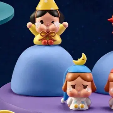 popmart CRYBABY CRYING TO THE MOON