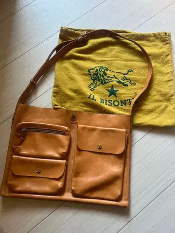 IL BISONTE 가죽 숄더백 카멜