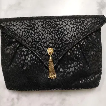 레오파드 무늬 블랙 클러치백