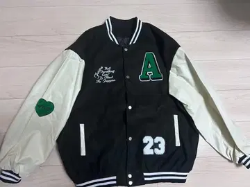 [ 연말 세일 ] 바시티 자켓 블랙 화이트 자수 23