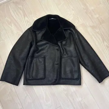 ZARA 블랙 무스탕 코트 XXS