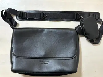 [ 메루카리 택배 ] Wonders of Serenity 메신저 백 블랙