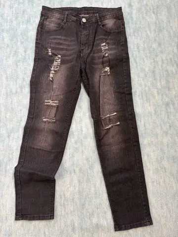 데미지 가공 다크 그레이 슬림핏 데님