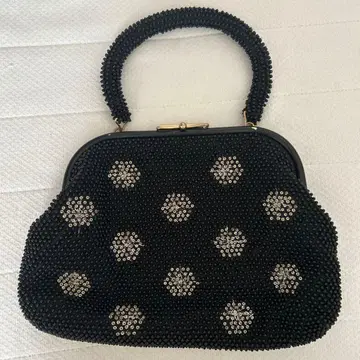 비즈 장식 블랙 핸드백
