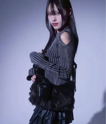 REFLEM 하프문 퍼 숄더백 BLACK