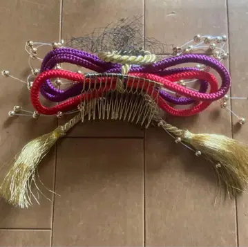 일본 정통의상 소품 머리 장식 보라색 빨간색 골드 컬러