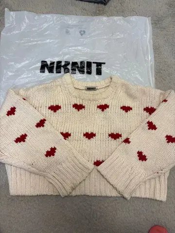 NKNIT 하트 패턴 니트 숏 기장