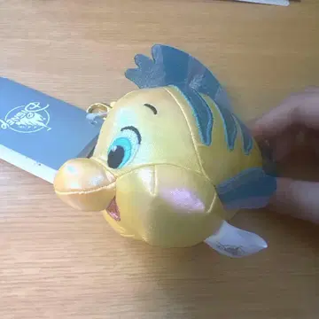 [ 택 포함 ] 디즈니 스토어 플러시 키체인 플라운더 오로라