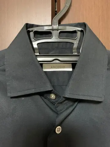 새상품급 ARCODIO 긴팔 셔츠 블랙 37 사이즈