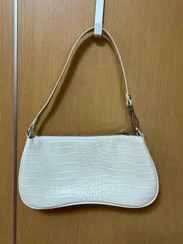 JW PEI 화이트 크로커다일풍 핸드백