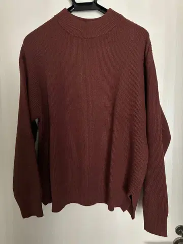 투모로우랜드 모크넥 스웨터 니트 브라운