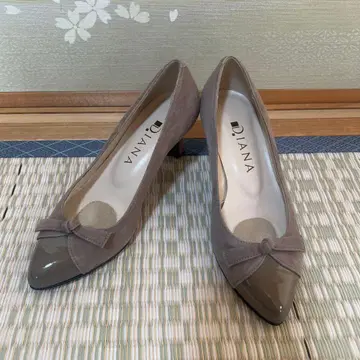 [새상품급] 21EE 폭넓은 Diana 그레이 스웨이드 펌프스