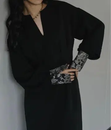 Ezick Jacquard 커프스 턱 커브 드레스