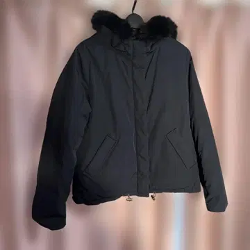 후드 부착 블랙 다운 자켓 온워드 카시야마 리버서블