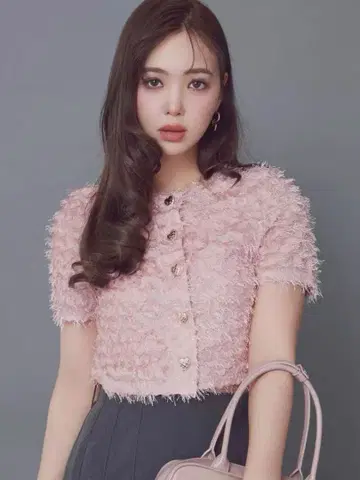 [ 새상품 이번 시즌 신상 ] CALNAMUR 플러피 하트 상의