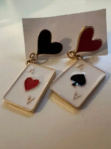 하트와 카드놀이 귀걸이 세트