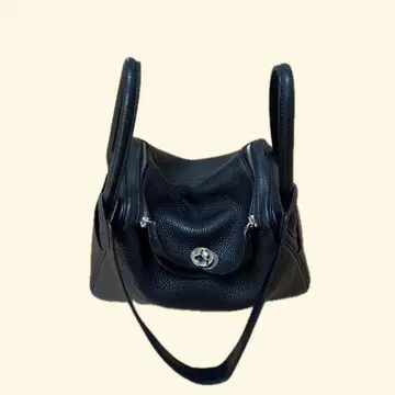 가죽 숄더백 블랙 밑면 있음