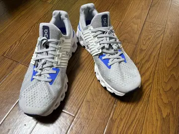 on Cloudstratus 스니커즈 그레이/파랑