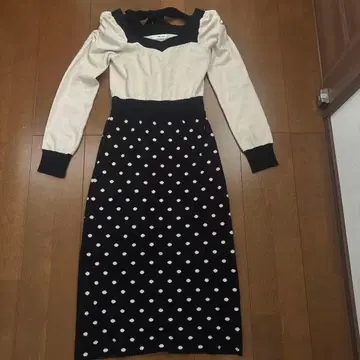 ROYAL PARTY 도트 무늬 니트 원피스