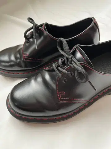 닥터 마틴 레드 스티치 3홀 신발