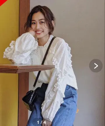 EMBROIDERED LACE 블라우스