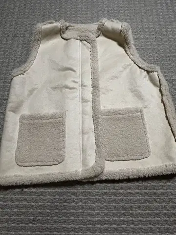 아이보리 플리스 베스트