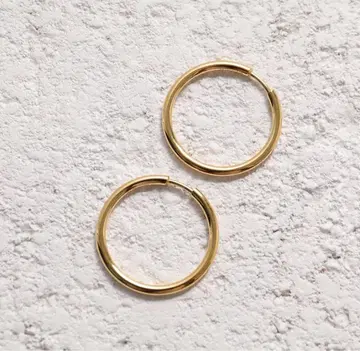 마리아 블랙 후프 귀걸이 20