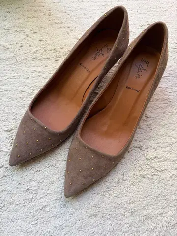 K.Spin 케이스핀 스웨이드 스터드 펌프스 36 베이지 새상품