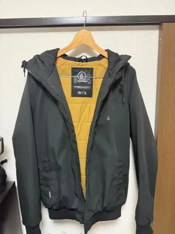 VOLCOME 자켓 후드 부착