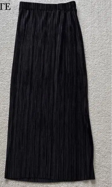 리브 드로이트 블랙 롱 스커트
