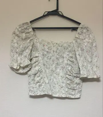 스퀘어넥 미니 꽃무늬 블라우스 레이스