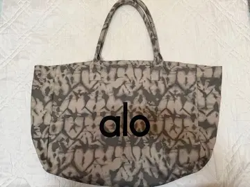ALO Yoga 토트백