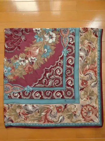 Aquascutum 아쿠아 스큐텀 꽃무늬 디자인 초 대형 스카프