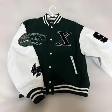 XLARGE 바시티 자켓 그린/화이트 M 사이즈