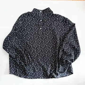 Lavish Gate 꽃무늬 보트넥 블라우스