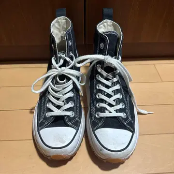 통굽 블랙스 하이컷 스니커즈