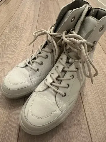 fitfit 화이트 가죽 하이컷 스니커즈