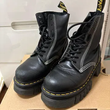 닥터마틴 블랙 가죽 통굽 부츠